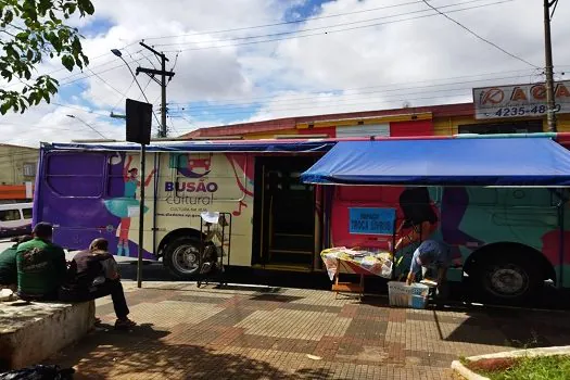 Busão da Cultura expande itinerário para fomentar leitura em Diadema