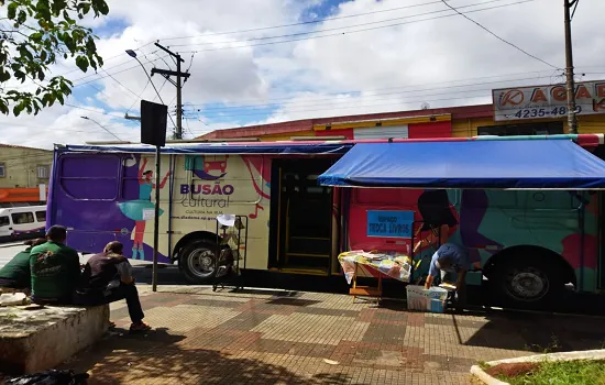 Busão da Cultura expande itinerário para fomentar leitura em Diadema