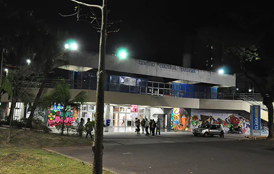 Teatro Clara Nunes recebe Vamu Rí nesta sexta