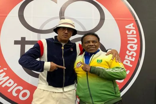 Mano Brown visita seu treinador de boxe no COTP