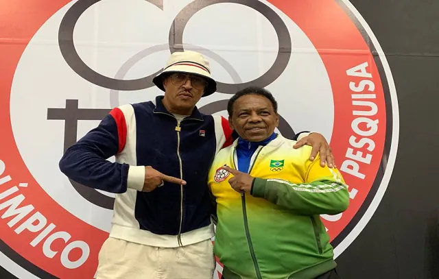 Mano Brown visita seu treinador de boxe no COTP