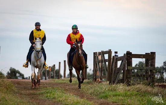 Brasileiro montando Cavalo Árabe fica no Top 10 do Ranking Mundial de Enduro