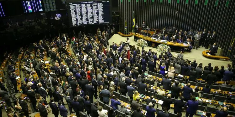 Projeto quer vetar aposentadoria especial de parlamentar condenado por corrupção