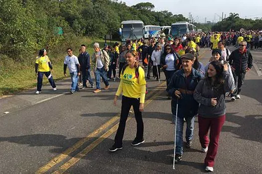 Estudantes levam dEficientes para um Tour Sem Limites.