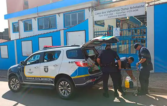 GCM de São Bernardo doa alimentos e produtos de limpeza à Casa dos Velhinhos Dona Adelaide