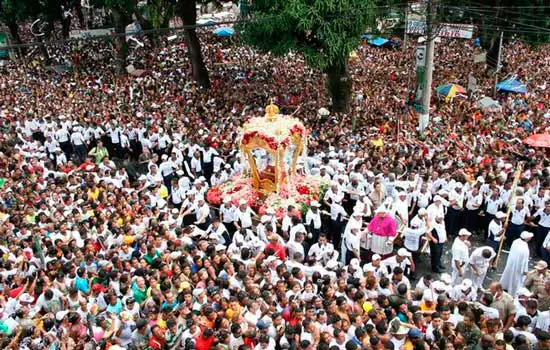 Festas religiosas devem movimentar milhares de turistas neste final de semana