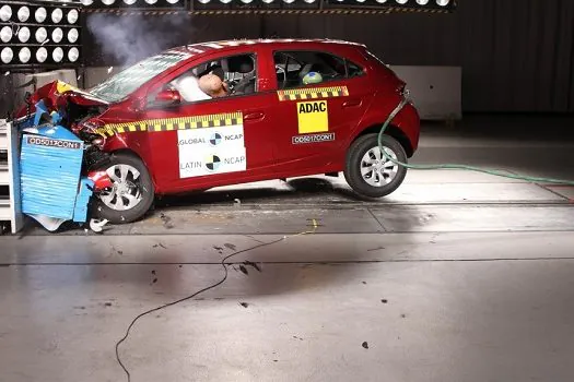 Chevrolet Onix muda e ganha três estrelas em crash test