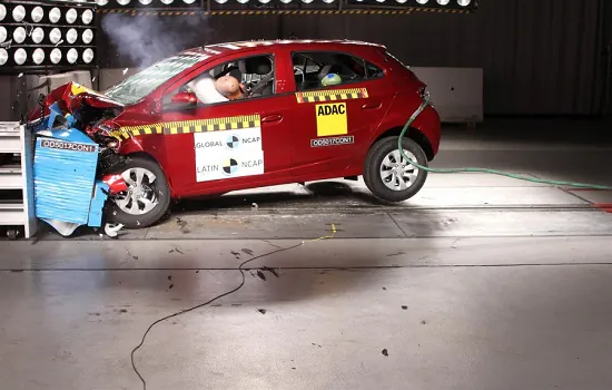 Chevrolet Onix muda e ganha três estrelas em crash test