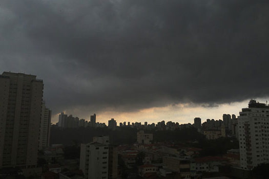 São Paulo pode ter nova tempestade com ventania na sexta-feira (18)