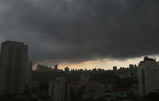 Tempestade em São Paulo mata duas pessoas