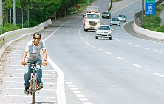 CCR ViaOeste orienta ciclistas sobre segurança nas rodovias