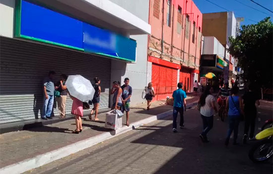 Lojas fecham e segurança é reforçada no centro do Rio