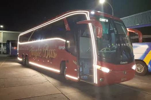 Ônibus da Viação Cometa se transforma em Jingle Bus