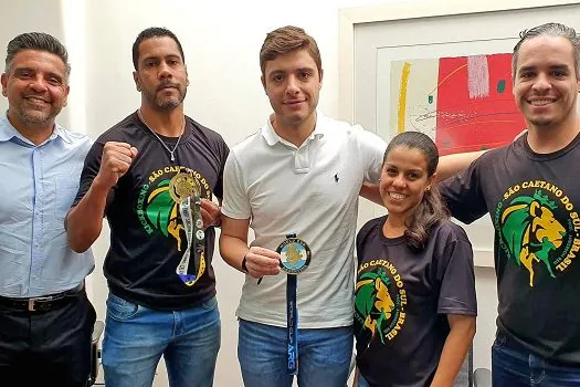 Deputado Thiago Auricchio recebe campeão Anderson Reis e comissão de alunos do Kickboxing