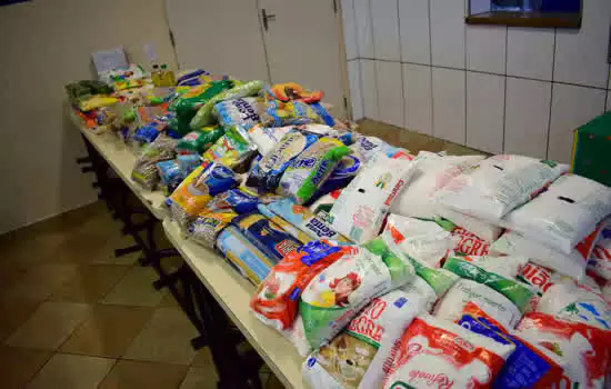 “Solidariedade que transforma” arrecada alimentos e artigos de higiene