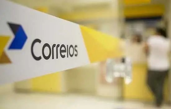 Correios começa distribuição de livros didáticos para todo o país