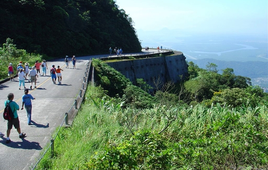 Parque Caminhos do Mar é opção de passeio ao ar livre com a família na estrada de Santos