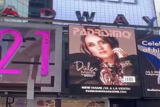 Dulce María ganha divulgação na Times Square em NY