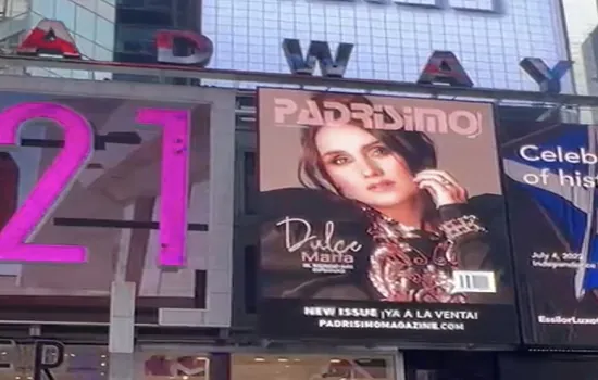 Dulce María ganha divulgação na Times Square em NY