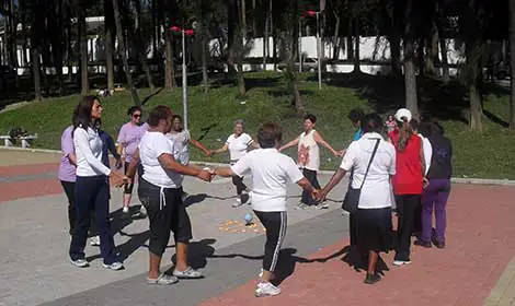 Diademais Saúde promove dança circular no Parque do Paço