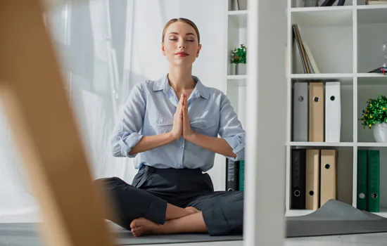 Terapeuta ensina técnicas para quem tem dificuldade de meditar