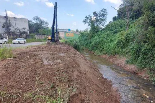 Ribeirão Pires intensifica desassoreamento do Ribeirão Grande