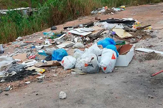 Fiscalização Ambiental do Semasa autua moradores por descarte irregular de entulho