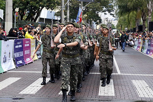 Desfile do Dia da Independência acontece na Avenida Kennedy