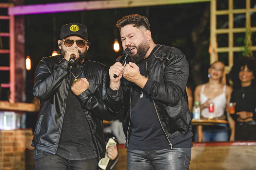 Diego e Arnaldo fazem mega show no Villa Country