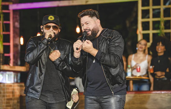 Diego e Arnaldo fazem mega show no Villa Country