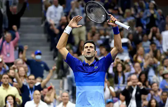 Tênis: Djokovic vence Hurkacz e faz história ao garatir primeiro lugar pela sétima vez