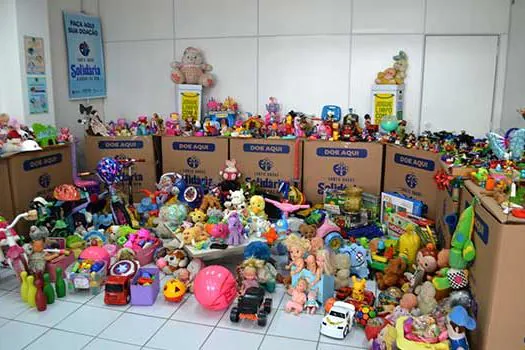 Semasa entrega doação com mais de 850 brinquedos à campanha Santo André Solidária