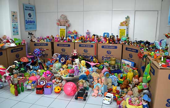 Semasa entrega doação com mais de 850 brinquedos à campanha Santo André Solidária
