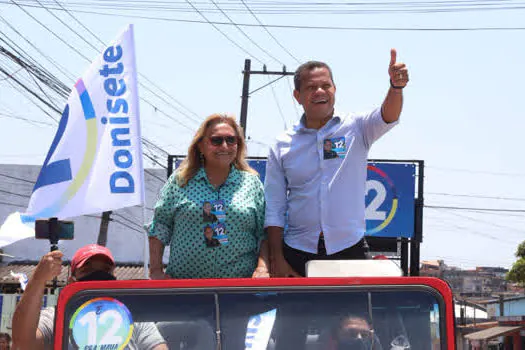 Donisete e Teka realizam carreata com mais de 300 carros