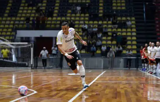 Jogador de futsal do Corinthians e da seleção