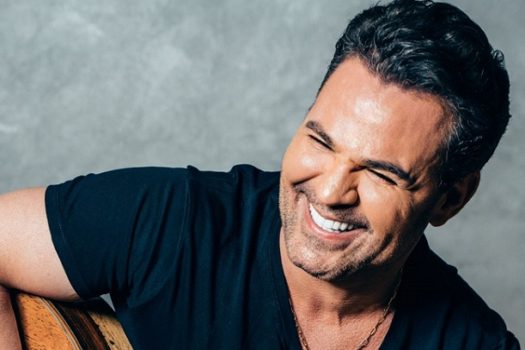 Eduardo Costa se apresenta no Villa Country