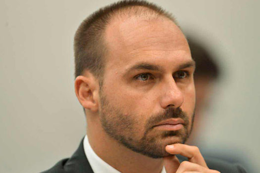 Eduardo Bolsonaro vai aos EUA acompanhar eleição