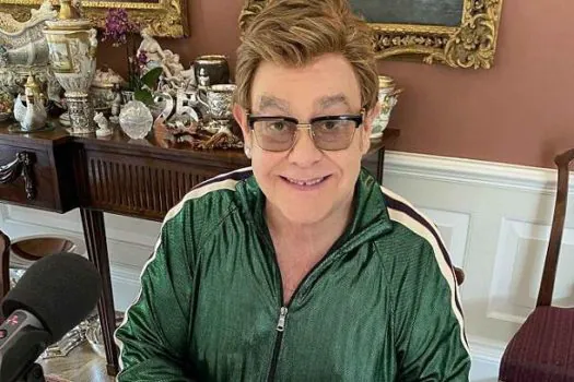 Elton John sofre acidente doméstico e passa a noite no hospital _x000D_