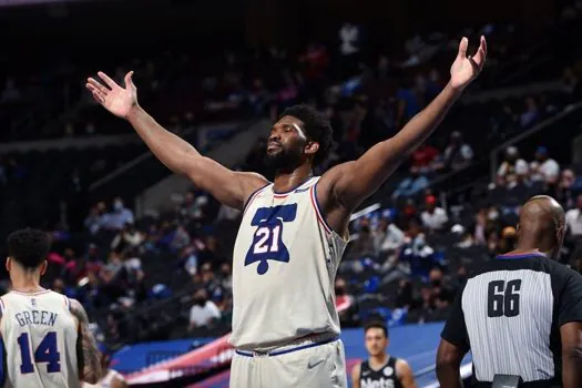 Joel Embiid acerta contrato máximo de quatro anos e R$ 1 bilhão com os 76ers