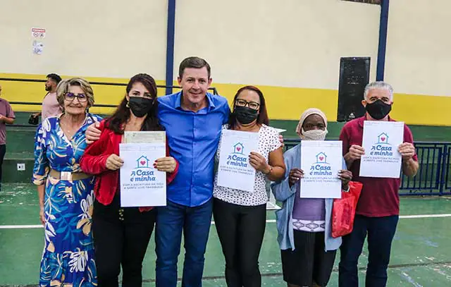 Prefeito Orlando Morando entrega escrituras no Sítio Bom Jesus