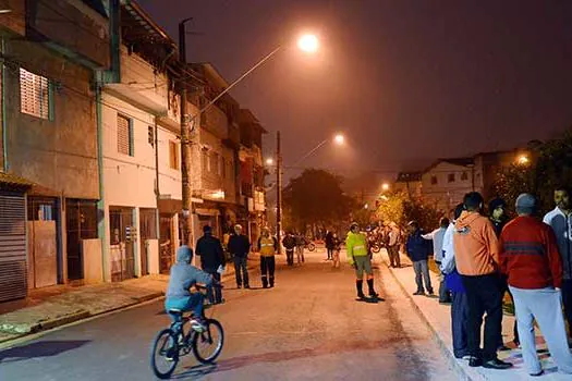 Marinho entrega pavimentação e nova iluminação na Vila Soares