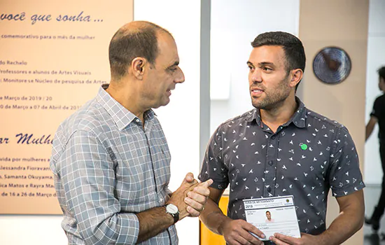 Prefeitura entrega 90 credenciais e amplia Feira de Artesanato no Chico Mendes