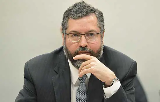 Chanceler Ernesto Araújo afirma que nazismo ‘é de esquerda’