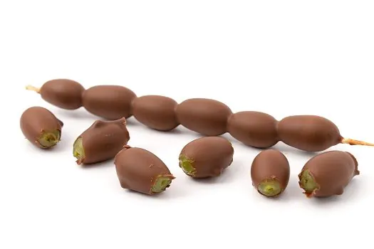 Aprenda como fazer Espetinho de Uvas com Chocolate para servir nas festas juninas