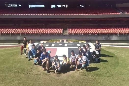 Recreio nas Férias leva crianças a clubes de futebol, em SP