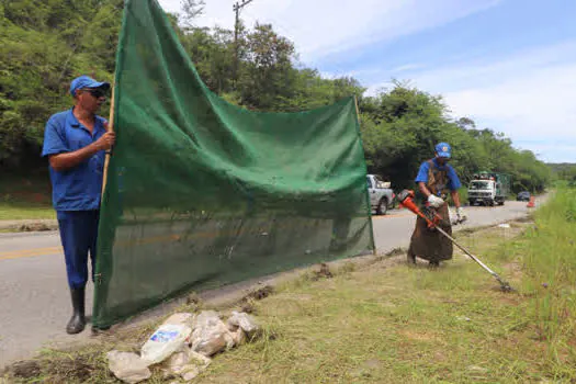 Estrada da Colônia recebe serviços de roçagem e limpeza