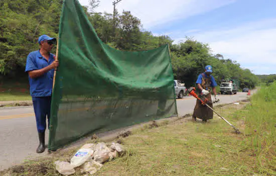 Estrada da Colônia recebe serviços de roçagem e limpeza