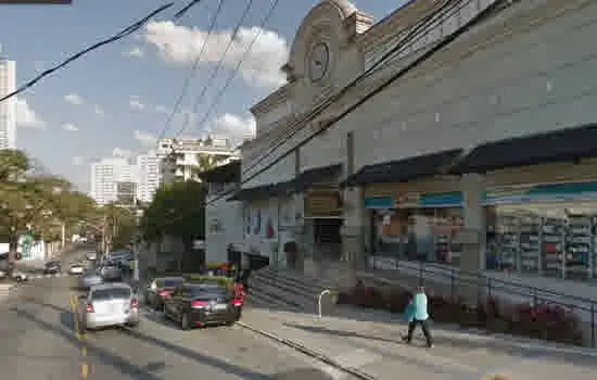 Homem é assassinado a tiros em frente a padaria em Alto de Pinheiros