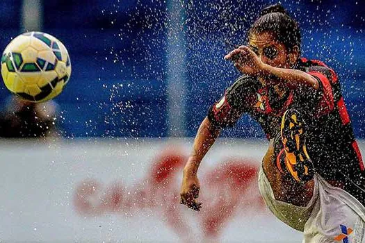 Exposição fotográfica no Atrium Shopping mostra o Futebol Feminino