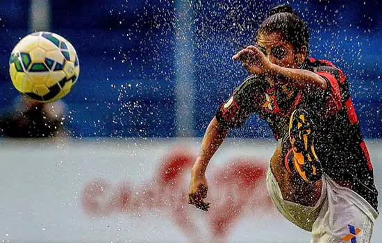 Exposição fotográfica no Atrium Shopping mostra o Futebol Feminino